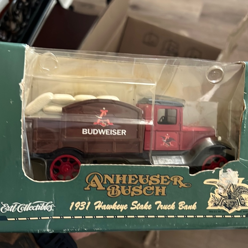 Ertl collectibles Anheuser Busch 1931 Hawkeye stake truck bank toy